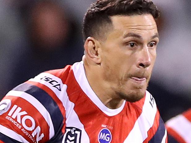 CANBERRA, AUSTRALIA - SEPTEMBER 05: Sonny Bill Williams of the Roosters runs with the ball during the round 17 NRL match between the Canberra Raiders and the Sydney Roosters at GIO Stadium on September 05, 2020 in Canberra, Australia. (Photo by Mark Kolbe/Getty Images)