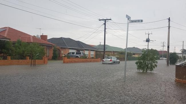 Heavy Rain in West Lakes Adelaide 28/02/22 Picture: Belle Owen @threefootthree