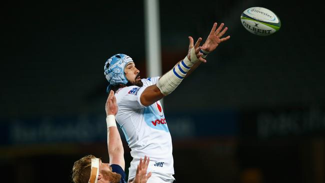 Victor Matfield of the Bulls wins a lineout against the Blues.