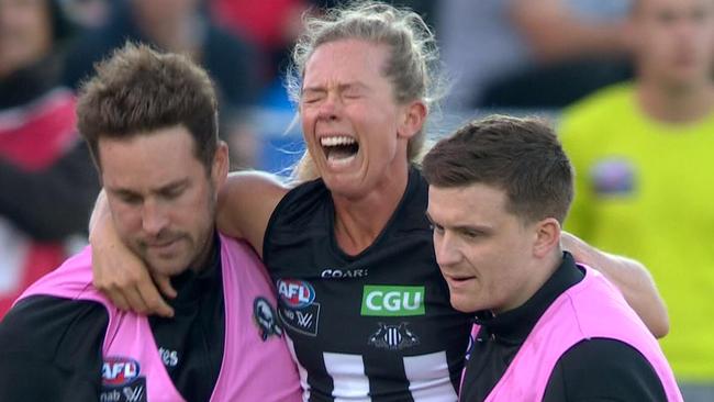 Collingwood's Kate Sheahan has suffered a serious knee injury against the Western Bulldogs.