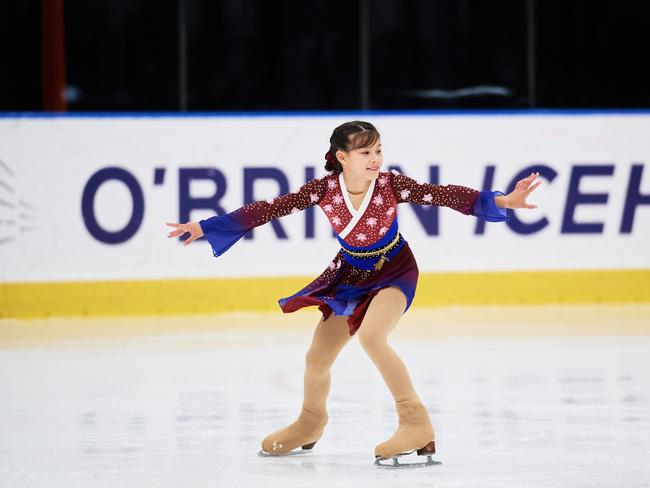 Meili Wu gliding on the ice.