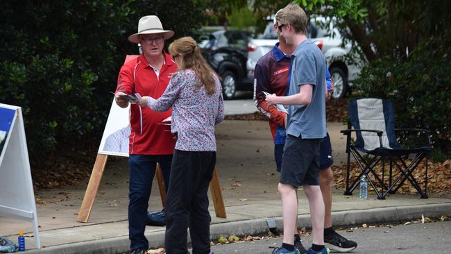 Mundingburra candidates Les Walker and Michael Pugh meet with early voters on October 14. Photo: Daniel Shirkie.