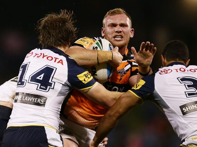 Matthew Lodge playing for the Tigers in 2015.