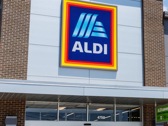 Ft. Wayne - Circa June 2018: Aldi Discount Supermarket. Aldi sells a range of grocery items, including produce, meat & dairy, at discount prices V