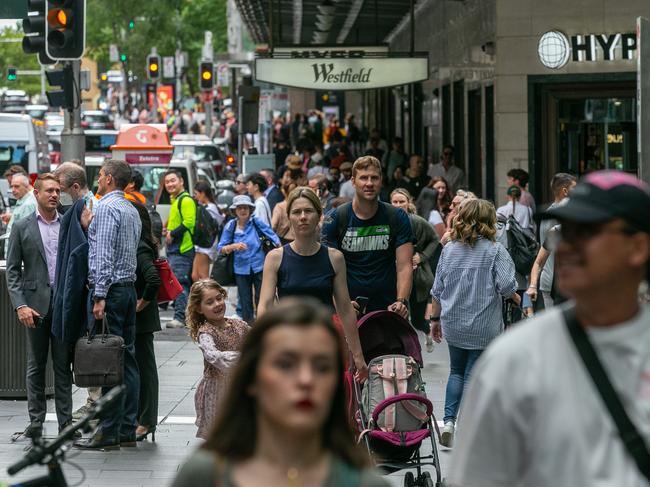 SYDNEY, AUSTRALIA - NewsWire Photos January 31st 2023:Retail shoppers in SydneyÃs CBD.Picture: NCA NewsWire / Brendan Read