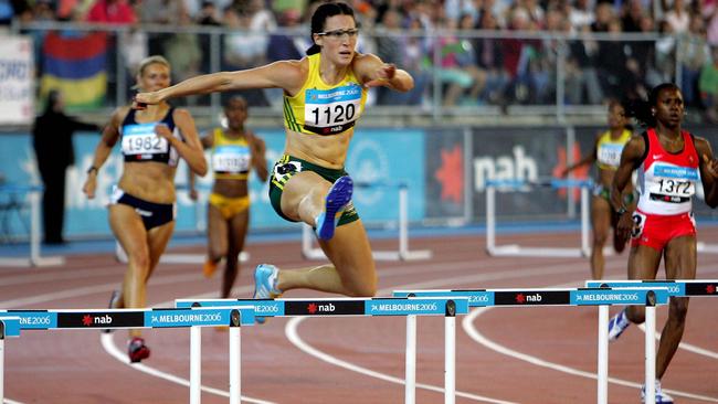 Jana Pittman competes in the hurdles at the 2006 Commonwealth Games.