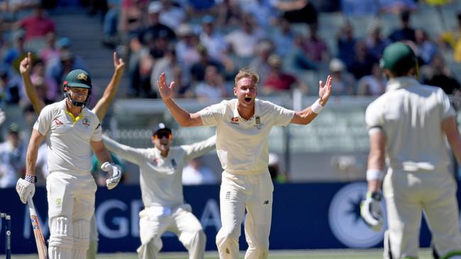 Broad did his best on an unforgiving deck in Melbourne.