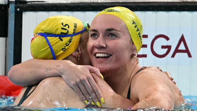 Australia's Mollie O'callaghan (L) celebrates with second-placed  Australia's Ariarne Titmus after winning the  final of the women's 200m freestyle swimming event during the Paris 2024 Olympic Games at the Paris La Defense Arena in Nanterre, west of Paris, on July 29, 2024. (Photo by Jonathan NACKSTRAND / AFP)