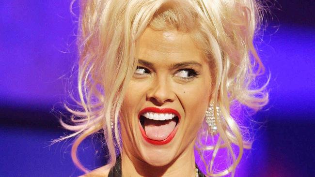 Anna Nicole Smith The real story behind her infamous AMAs speech