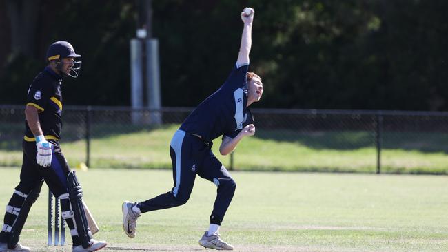 Will Sist bowling for Kew. Picture: Stuart Milligan