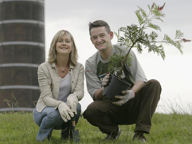 Olivia Newton-John with the then Managing Director of Planet Ark Jon Dee at the National Tree Day 10th Anniversary Launch at Sydney Park, July, 2005. Picture: Stephane L'hostis/Getty Images