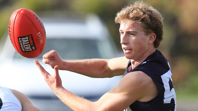 See all the analysis on every Geelong Falcons boy. Hugo Mikunda shoots off a handball. Picture: Mark Wilson