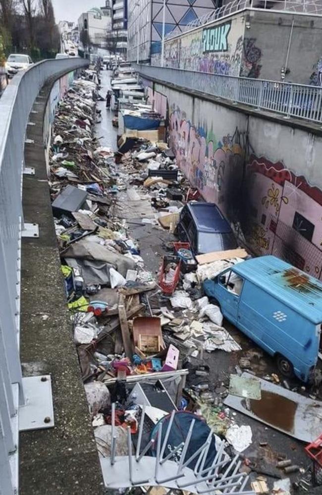 Paris rubbish issue French capital overflowing with rubbish as 