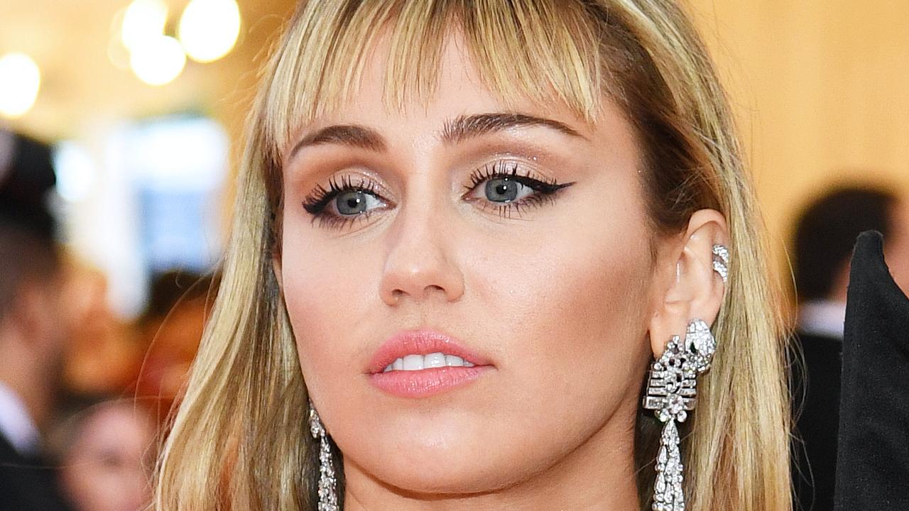 Miley Cyrus stuns Jonas Brothers with question about their purity rings ...