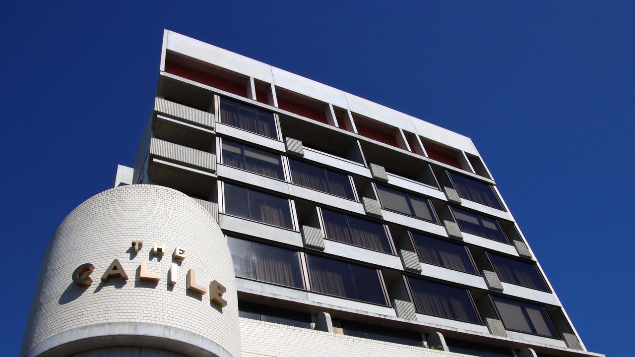 Mystery power outage hits luxe Brisbane shopping strip