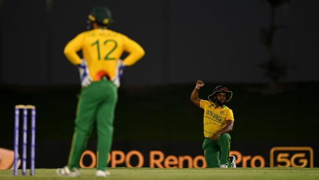 Temba Bavuma takes the knee ahead of the Pakistan and South Africa warm-up in Abu Dhabi last week. Picture: Getty Images