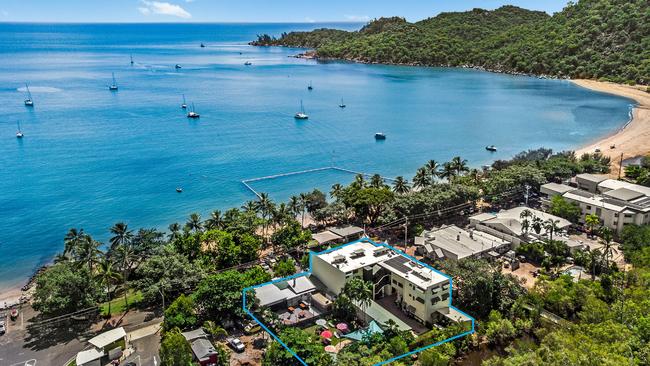 The Magnetic Sunsets Resort (highlighted) in Horseshoe Bay, Magnetic Island, is being offered for sale.