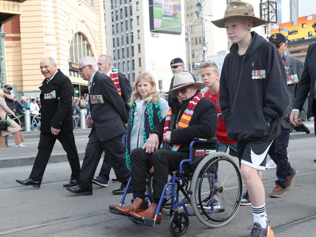 MELBOURNE, AUSTRALIA - NewsWire Photos, APRIL 25, 2024. The ANZAC day march in Melbourne.  Picture: NCA NewsWire / David Crosling