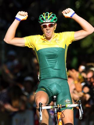 Australian Mathew Hayman wins gold in the road race at the 2006 Melbourne Commonwealth Games.