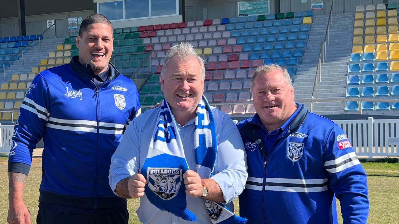 Bundaberg Mayor Jack Dempsey welcomes Bulldogs legends Terry Lamb and Willie Mason to the region ahead of the team's clash against the North Queensland Cowboys at Salter Oval in August.