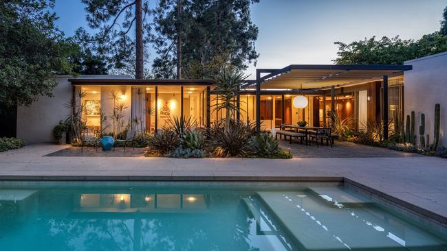 Mid-century modern to give hope to the downtrodden. Supplied by TopTenRealEstateDeals.com