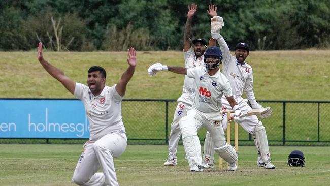 Moorabbin bowler Roshan Livera appeals. Picture: Valeriu Campan