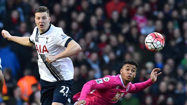 Tottenham Hotspur's Austrian defender Kevin Wimmer (L)