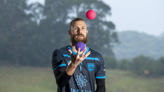 Sydney FC goalie Andrew Redmayne juggles before he goes out to play. Pic: AAP/Matthew Vasilescu