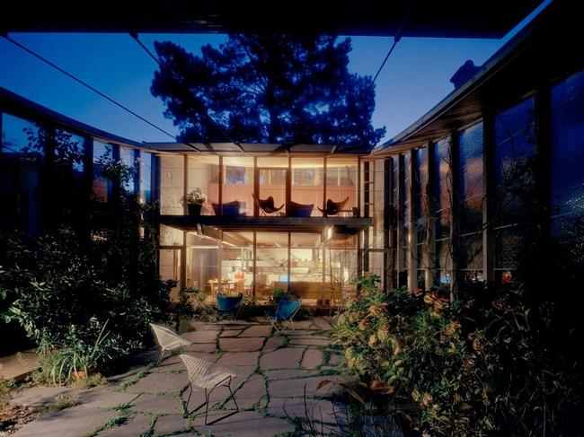 Boyd House, Walsh Street, South Yarra 1958Architect: Robin BoydPhotograph: Mark Strizic, c.1965Mark Strizic Collection State Library Victoria Melbourne© Estate of Mark Strizic