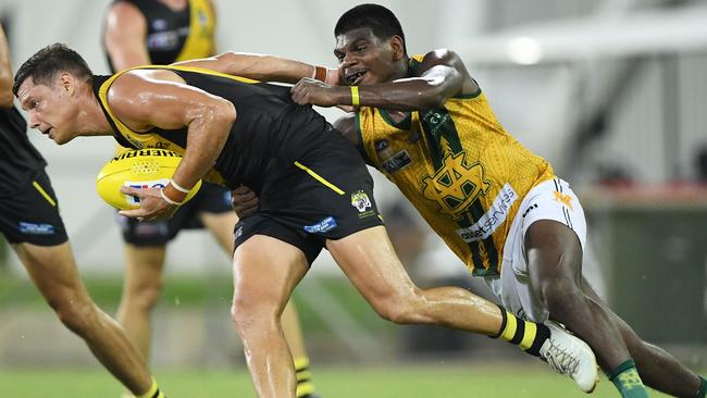 Tackling pressure is part of the Rioli DNA. Picture: Felicity Elliott/AFLNT Media