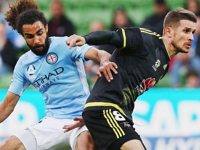 MELBOURNE, AUSTRALIA - OCTOBER 21:  Dario Vidosic of Wellington Phoenix controls the ball from Osama Malik of the City during the round three A-League match between Melbourne City and the Wellington Phoenix at AAMI Park on October 21, 2017 in Melbourne, Australia.  (Photo by Michael Dodge/Getty Images)