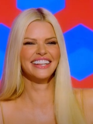 … and Sophie Monk. I smell a Bardot lip-synch!