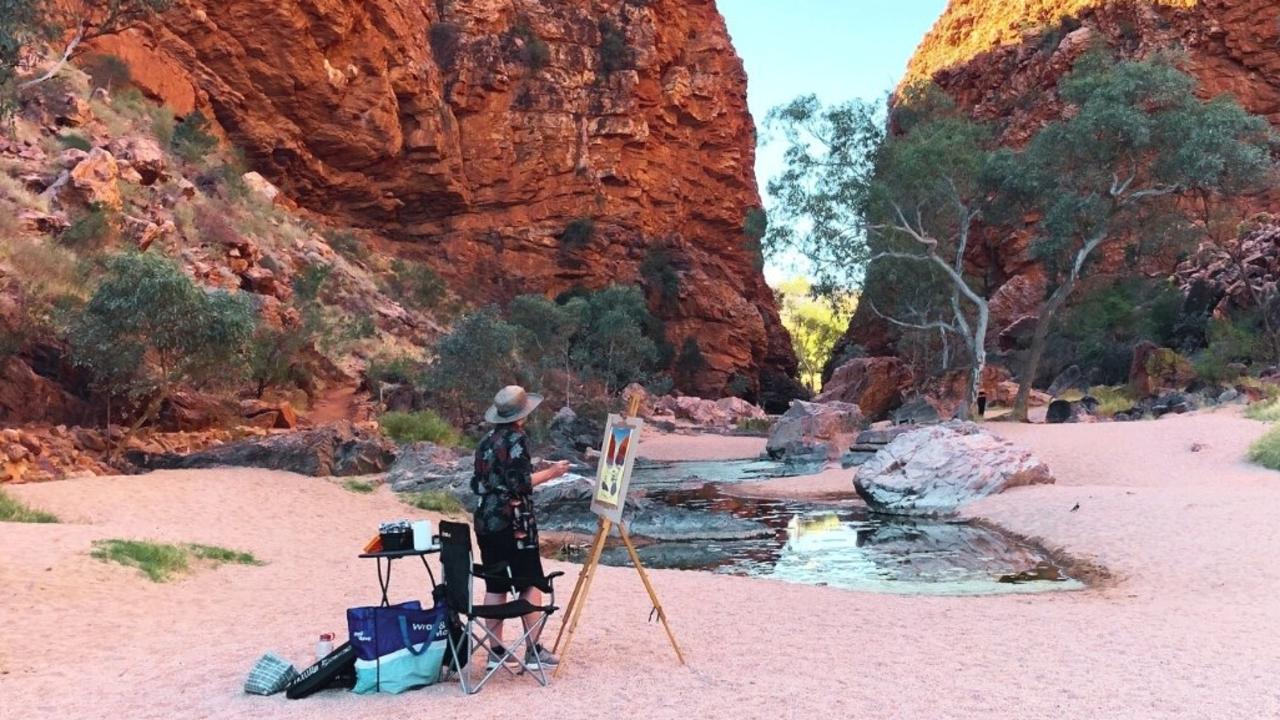 Central Australian business Art Tours of Australia won the New Tourism Business award at the 2023 Brolga Northern Territory Tourism Awards.