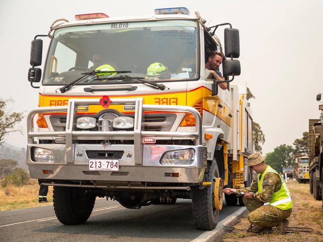 Australian Army Corporal Jaymes Hasler from the 6th Engineer Support Regiment helps the crew of a Molongolo Brigade, Regional Fire Service truck, pumping up a flat tyre in Banks, ACT during the Orroral Valley Fire response. *** Local Caption *** The ADF’s bushfire assist efforts have continued in the Australian Capital Territory with support to evacuation and response measures during the Orroral Valley Fire south of Canberra. Facilitated by the ACT Emergency Services Agency (ESA) ADF personnel conducted a variety of tasks including land clearing for fire breaks and emergency vehicle access and the mixing and loading of fire retardant liquids for aerial firefighting.