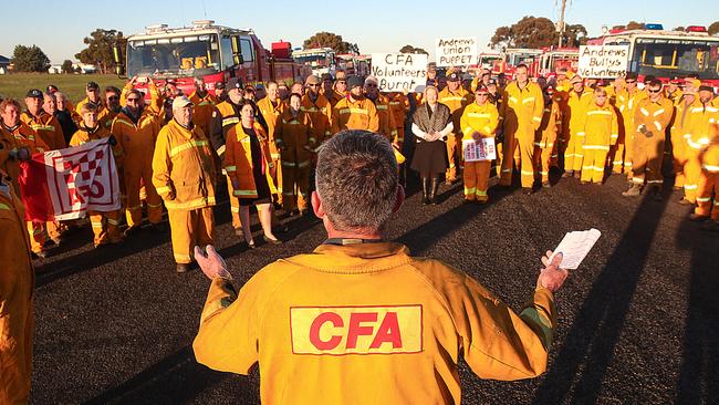 CFA firefighters outraged over Labor’s handling of the fire services issue