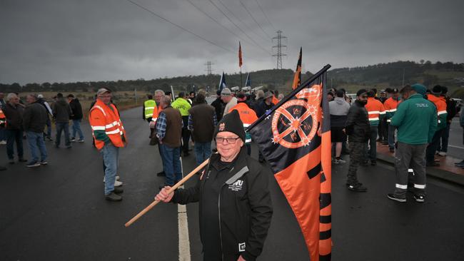 FLYING THE FLAG: Retired Toll truckie Allan Taylor supports the strikers in solidarity. Picture: Kenji Sato