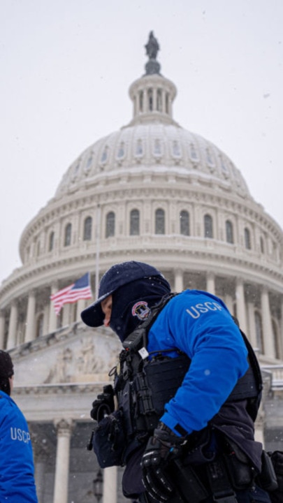 US hunkers down as deadly winter storm wreaks havoc