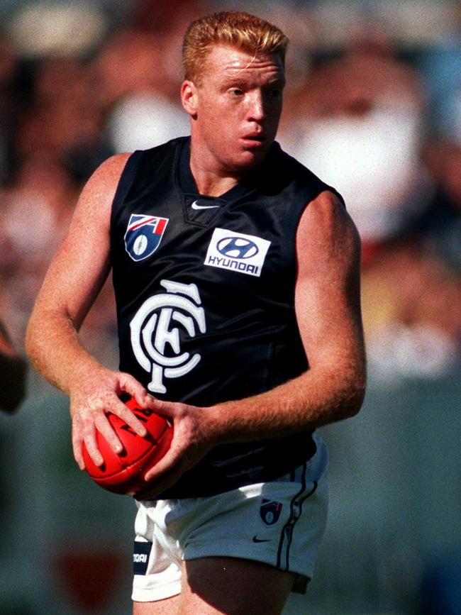 Lance Whitnall in action for Carlton.