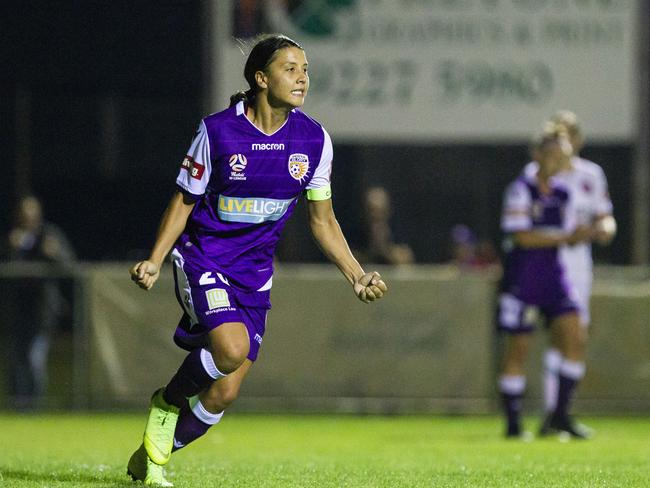 Samantha Kerr of the Perth Glory celebrates her goal during the W-League match between Perth Glory and Western Sydney Wanderers at Dorrien Gardens, Perth, Saturday, November 17, 2018. (AAP Image/Tony McDonough) NO ARCHIVING