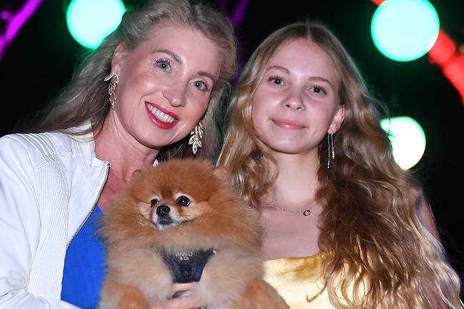 Bella and Danielle Grinev.