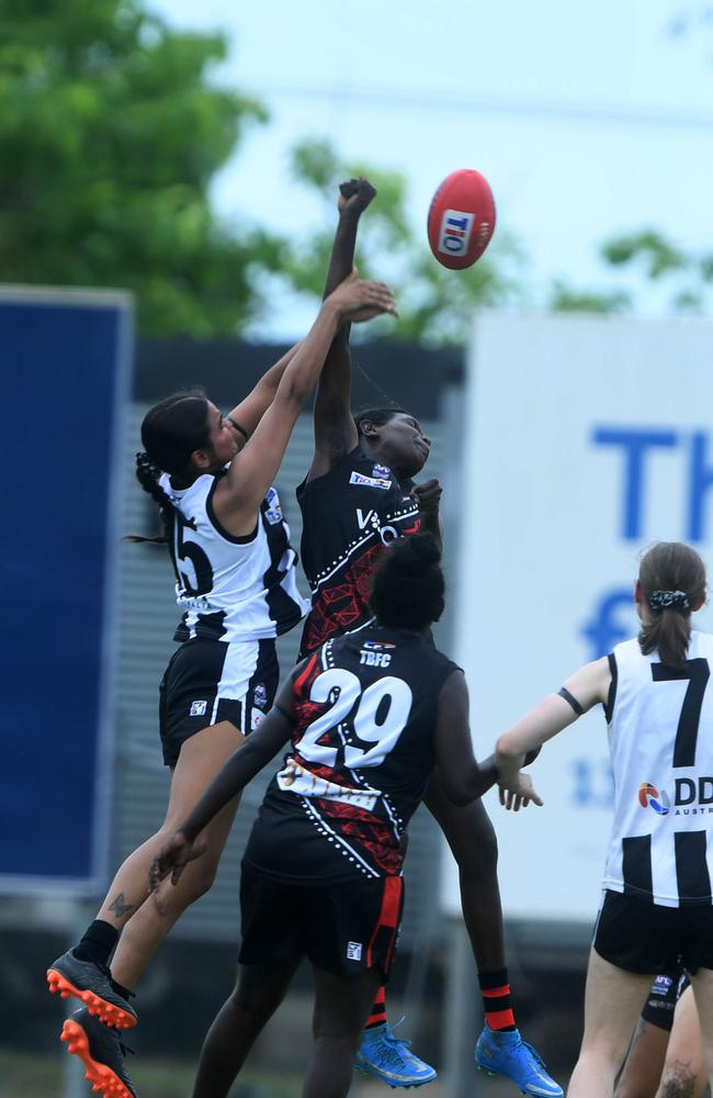 Madison Lampton goes up against Arthurina Moreen in the first game of the women's NTFL 22/23 season. Picture: (A)manda Parkinson