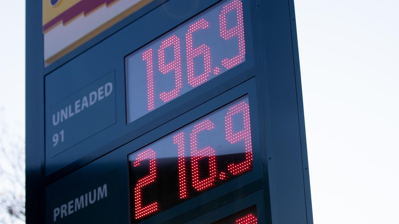 Drivers could save money on their petrol costs by shopping around. NCA NewsWire / Nikki Short