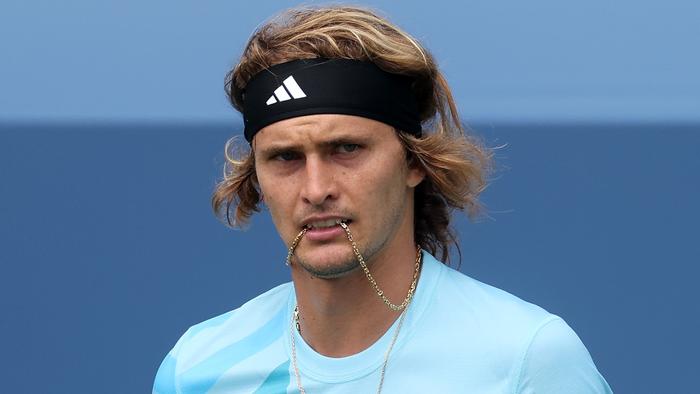 Alexander Zverev complained about the smell of weed. (Photo by Al Bello/Getty Images)
