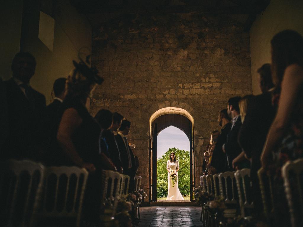 The Top 50 Wedding Photos of 2016 Curated by Junebug Weddings. Nearly 9,000 photos were submitted by photographers from 50 different countries to produce this year’s stunning collection of 50 images. Paulo Santos - Paulo Santos Wedding Photographer