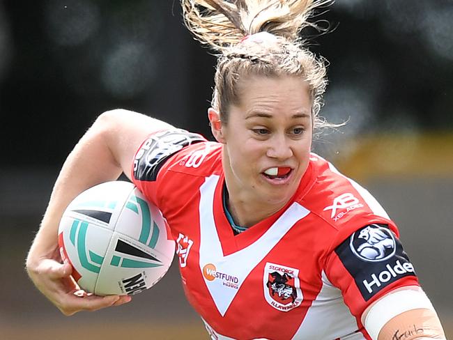 Kezie Apps of the Dragons during the NRLW Premiership Round 2 Match between St George Illawarra Dragons and Sydney Roosters at Leichhardt Oval in Sydney, Sunday, September 29, 2019. (AAP Image/Joel Carrett) NO ARCHIVING, EDITORIAL USE ONLY