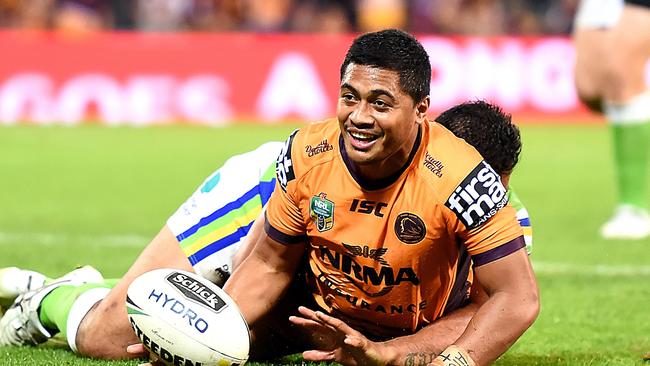 Anthony Milford of the Broncos scores a try during the Round 16 NRL match between the Brisbane Broncos and the Canberra Raiders at Suncorp Stadium in Brisbane, Saturday, June 30, 2018. (AAP Image/Albert Perez) NO ARCHIVING, EDITORIAL USE ONLY