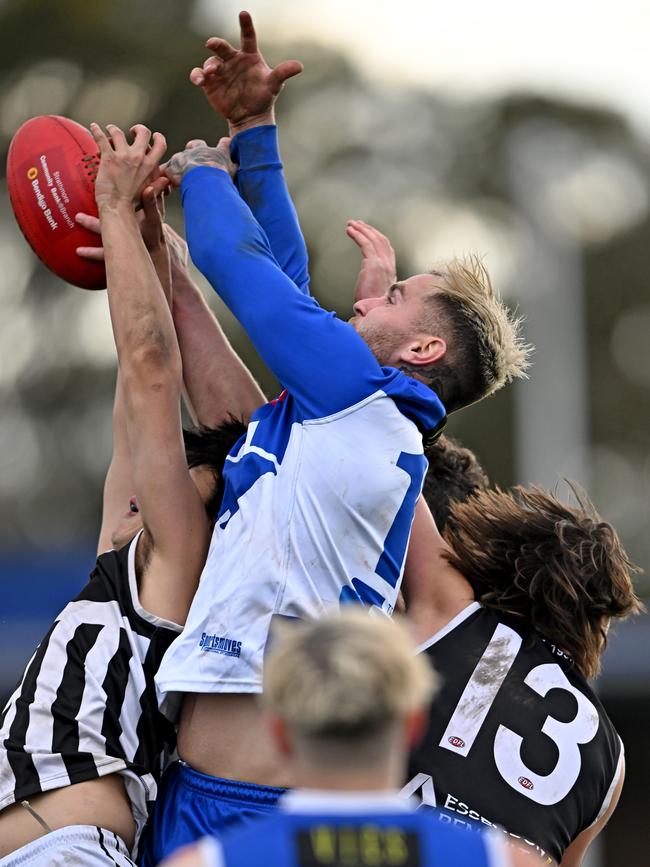 EDFL: Sunbury Kangaroos’ Nathan Carroll in the middle of the pack. Picture: Andy Brownbill