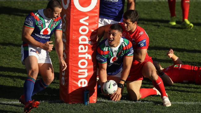 Jamayne Taunoa-Brown scores for the Warriors against St George Illawarra in Gosford on Saturday. Picture: Getty Images