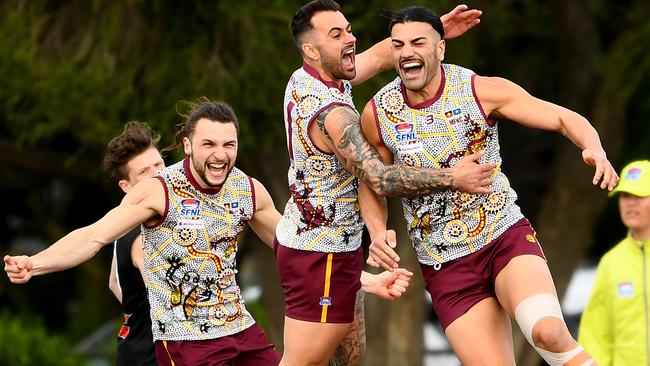 Steve Tolongs kicks a goal in his 200th game. Picture: Josh Chadwick