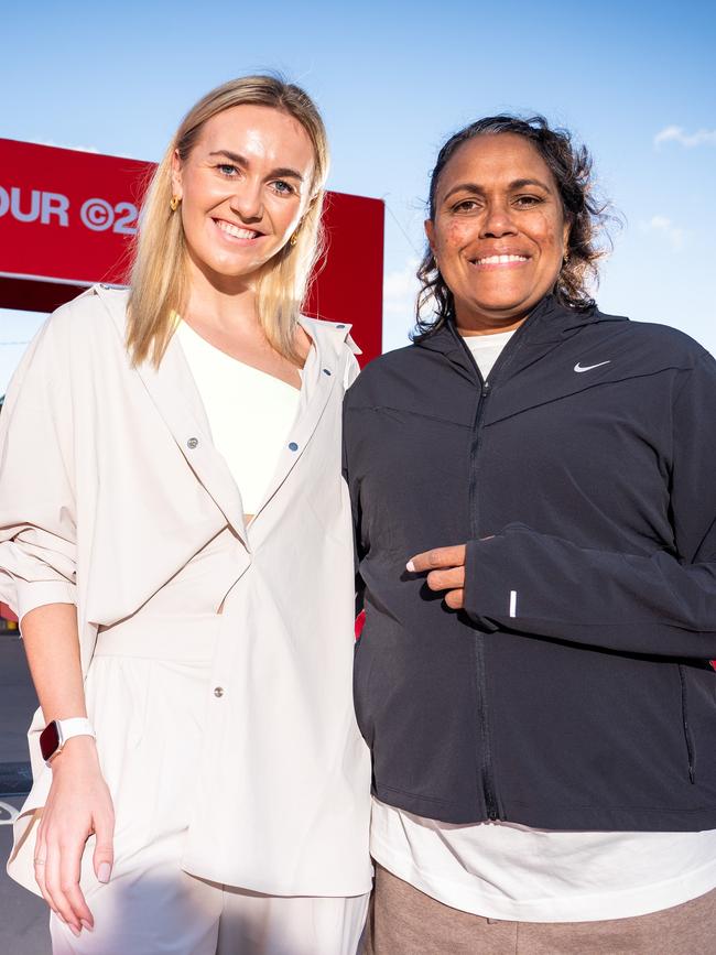 Titmus and Cathy Freeman at the starting line of the Nike After Dark running event in Sydney. Photo: Tom Parrish